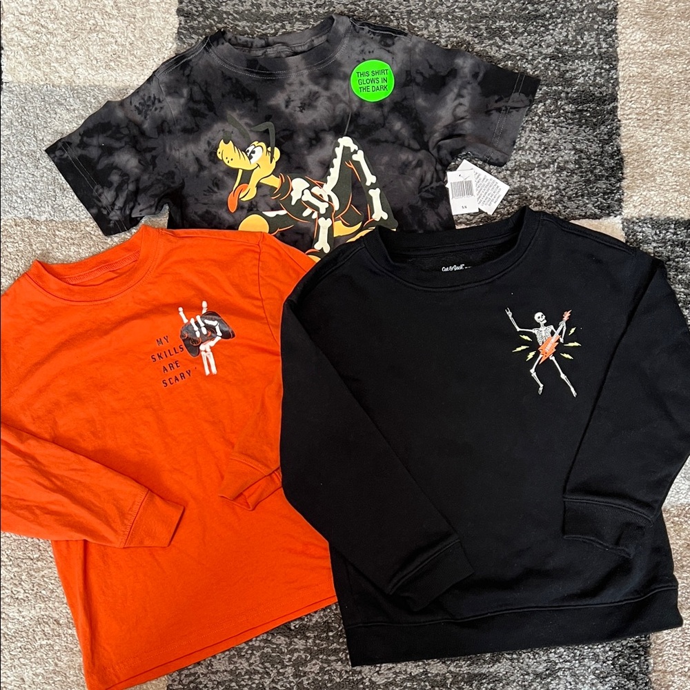 Boys’ Halloween t-shirts and sweatshirt, size 4/5 / 5 / 5/6 EUC and NWT!